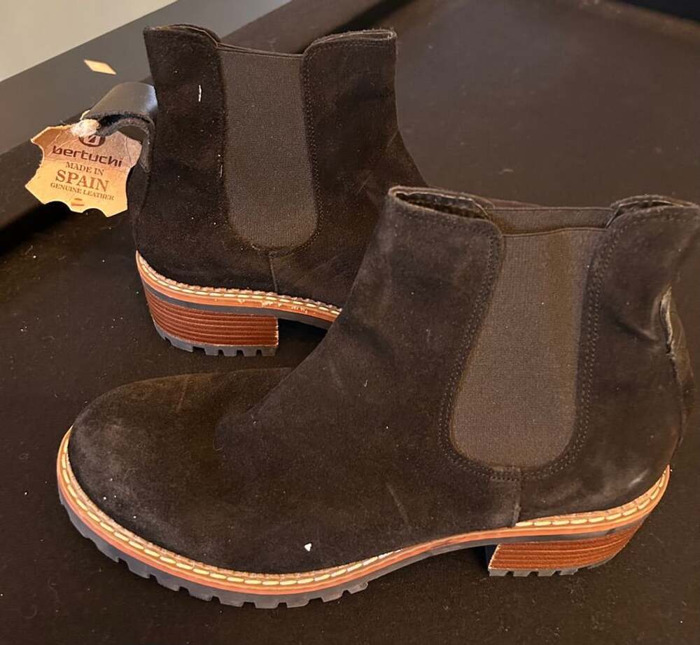 Bertuchi Black Suede Chelsea Boots